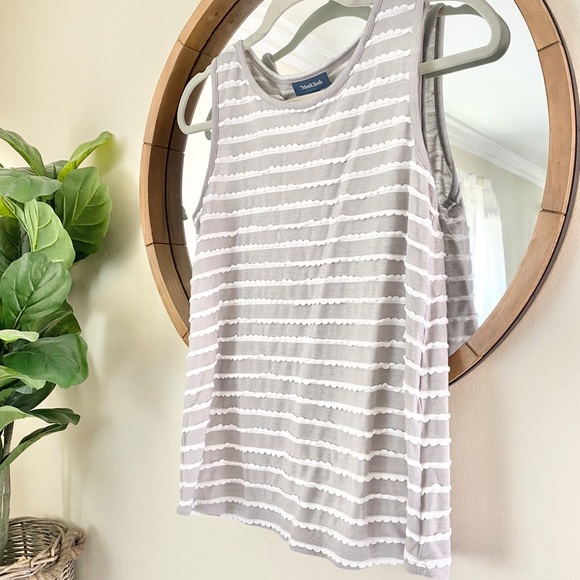 Modcloth Tops - ModCloth Scalloped Gray Sleeveless (T17)